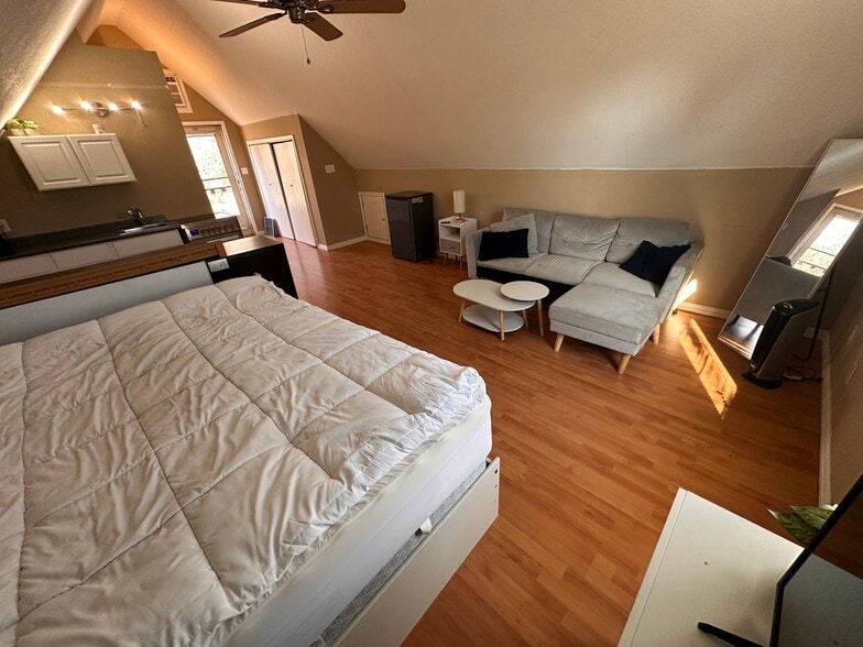 Building Photo - 2312 Carleton Ave