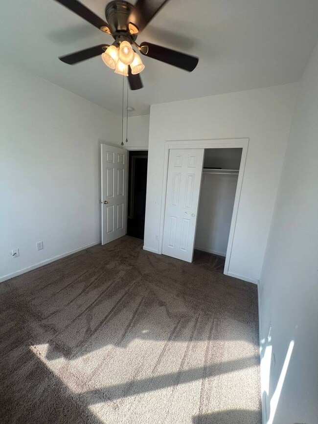 Building Photo - Spacious 4 Bed, 3 Bath Home in Madera – Pe...
