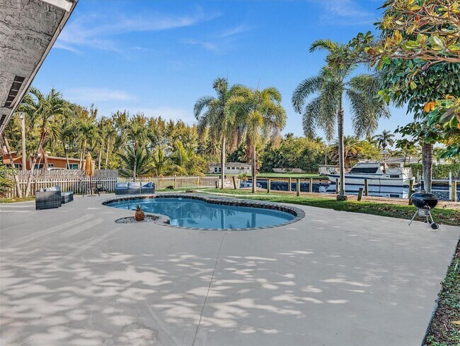 Building Photo - 4416 SW 35th Ave