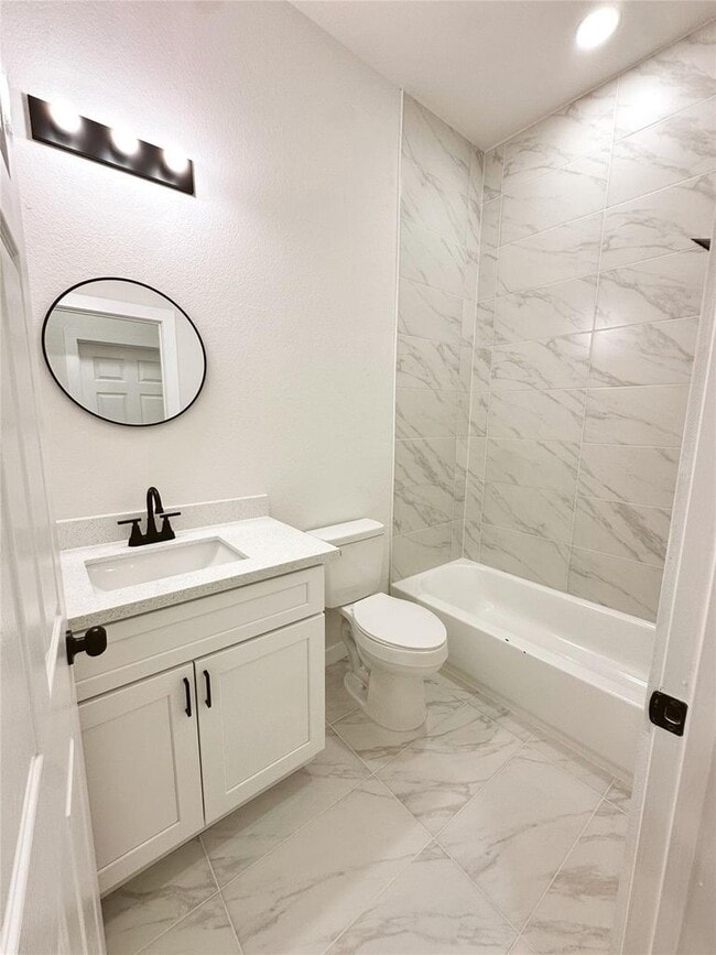 Building Photo - 9705 Garcroft St