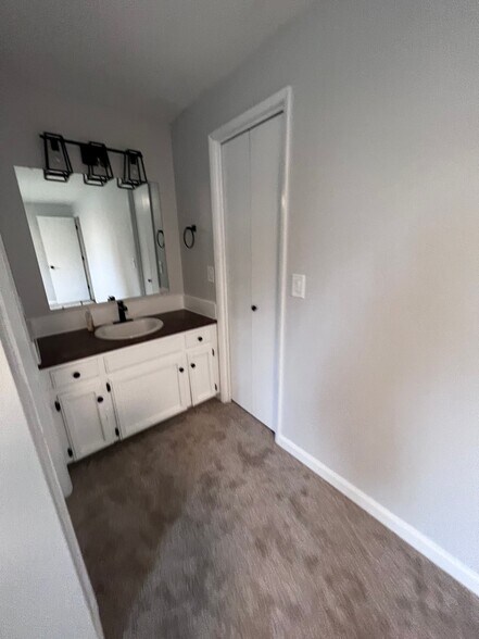 Building Photo - 2436 La Jolla Dr NW