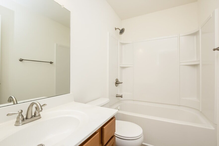 Building Photo - 1577 Shire Village Dr