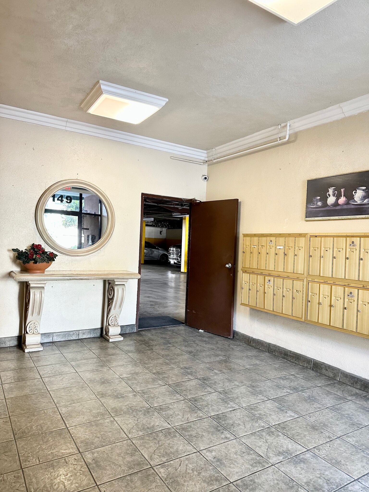 Lobby - 149 N Commonwealth Ave