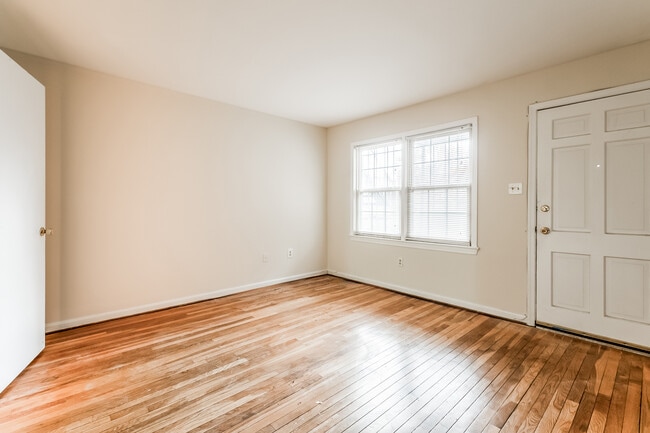 Building Photo - 1804 Swann St NW