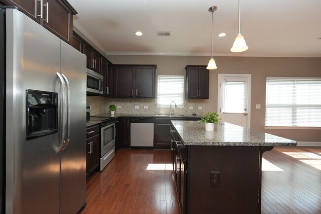 Building Photo - Charming 3-Bed, 3.5-Bath Home in a Peacefu...