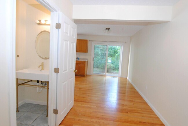 Building Photo - 68 Georgetown Dr