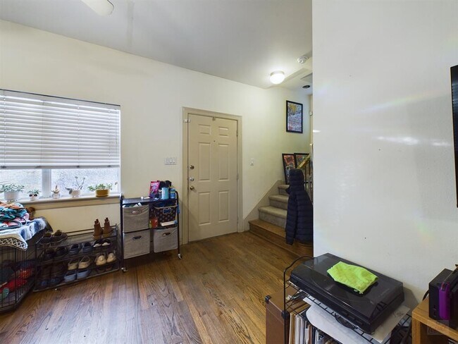Building Photo - 2833 San Pedro St