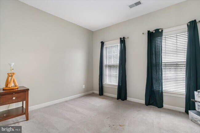 Building Photo - 1710 Stone Ivy Pl