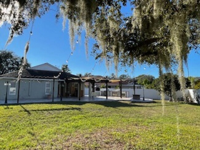 Building Photo - Carrollwood area , Andover Community , 3 Bedroom 2 Bath with beautiful Outdoor Living space. For ...