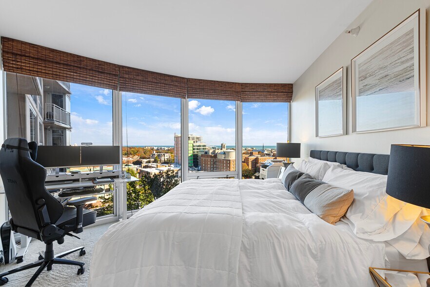 Building Photo - 807 Davis St