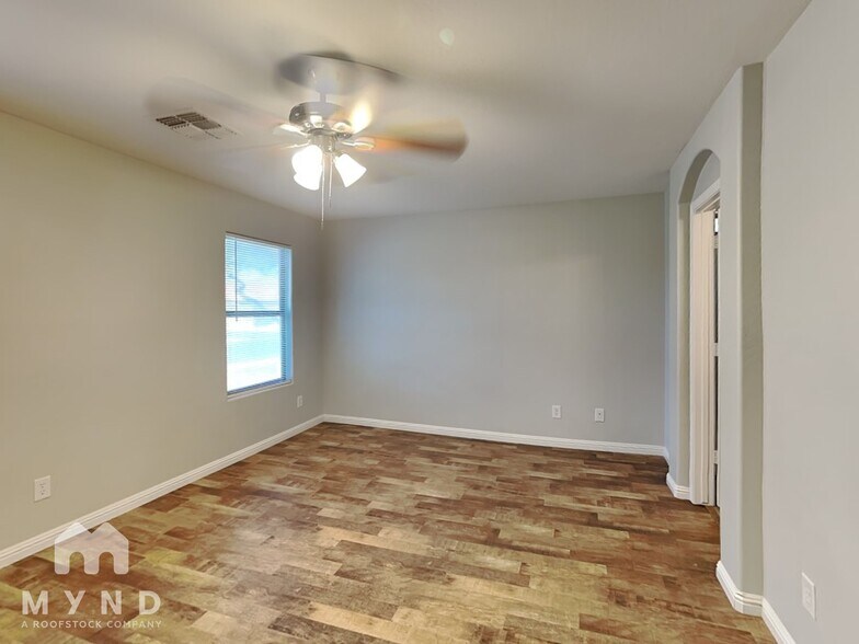 Building Photo - 40768 W Sanders Way