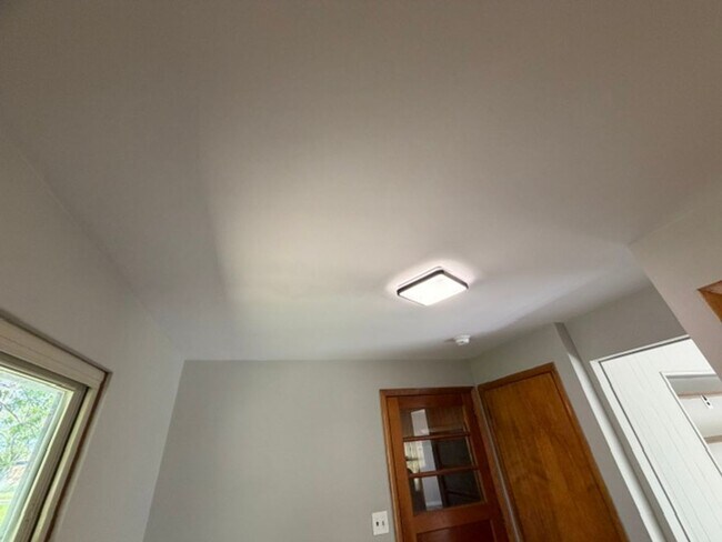 Building Photo - House for Rent in Bartonville 3 BR / 1 BA