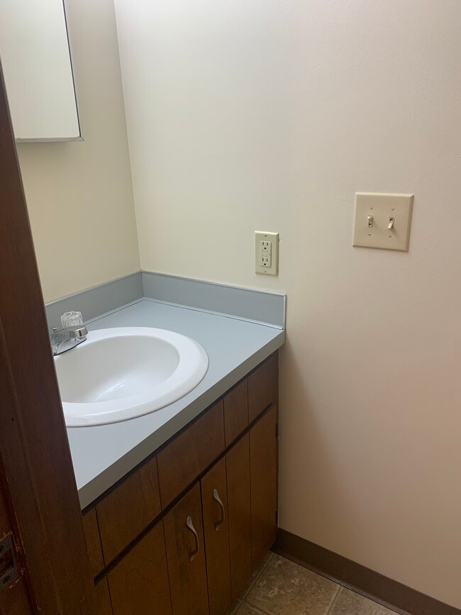 1/2 bath - 475 W Mae Rose Ave