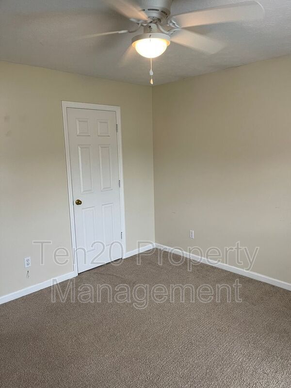 Building Photo - 2234 Birchwood Dr