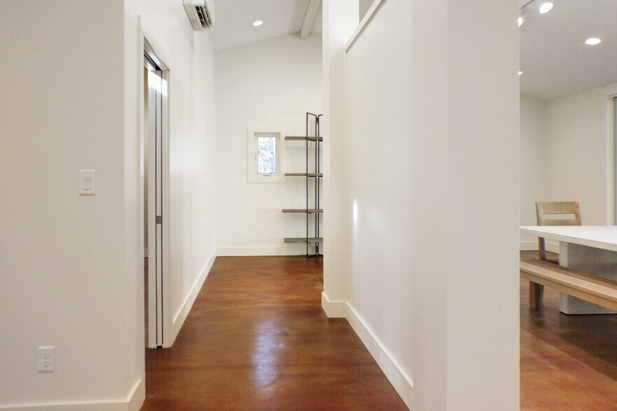 Building Photo - 21 Woodbury Rd