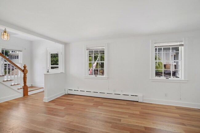 Building Photo - 52 Locust St