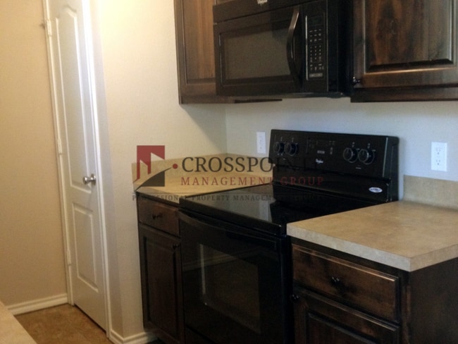 Building Photo - AVAILABLE: 2 Bedroom, 2 Bathroom Duplex in Lindale!