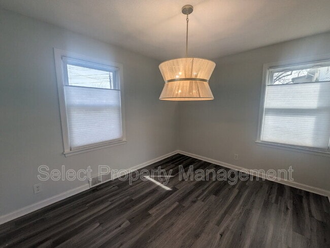 Building Photo - 1523 Curdes Ave