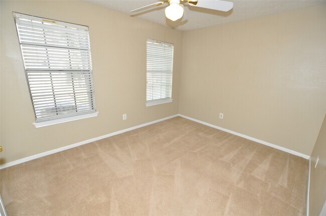 Building Photo - 3614 Scenic Valley Dr