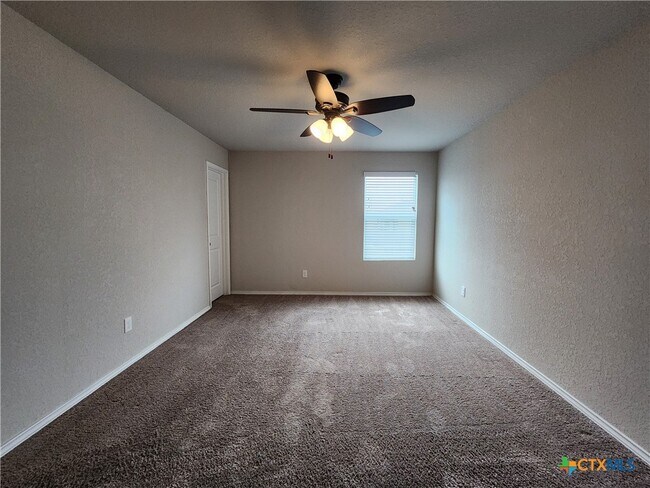 Building Photo - 522 Blue Stem Rd