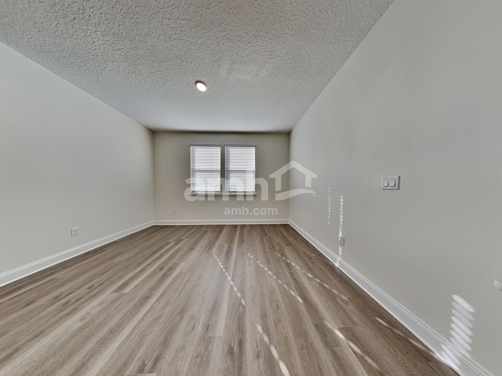 Building Photo - 11667 Hillside Dr