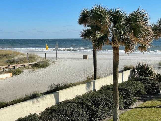 Building Photo - 1601 Ocean Dr S