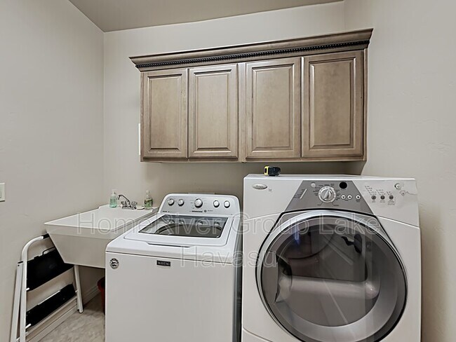 Building Photo - 1890 Ranchito Dr