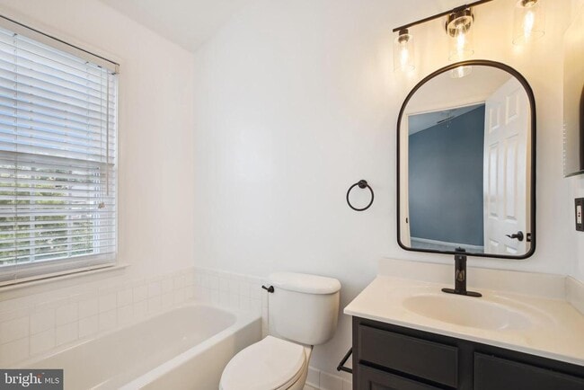 Building Photo - 5502 Sacramento Mews Pl