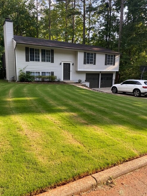 Building Photo - 305 Hembree Forest Cir