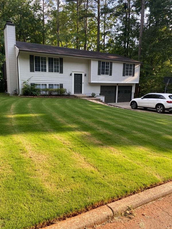 Building Photo - 305 Hembree Forest Cir
