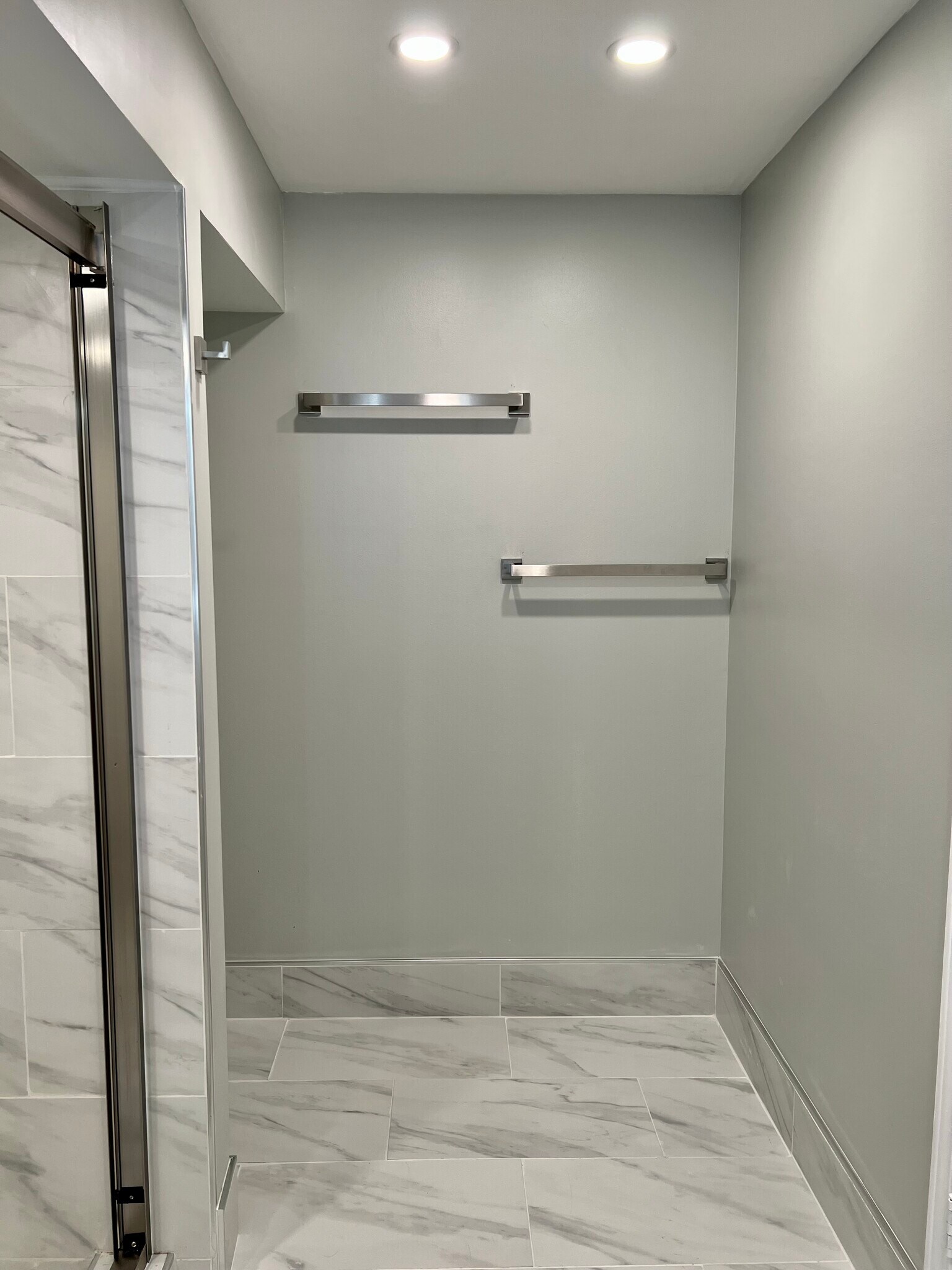 Building Photo - 1833 N Sawyer Ave