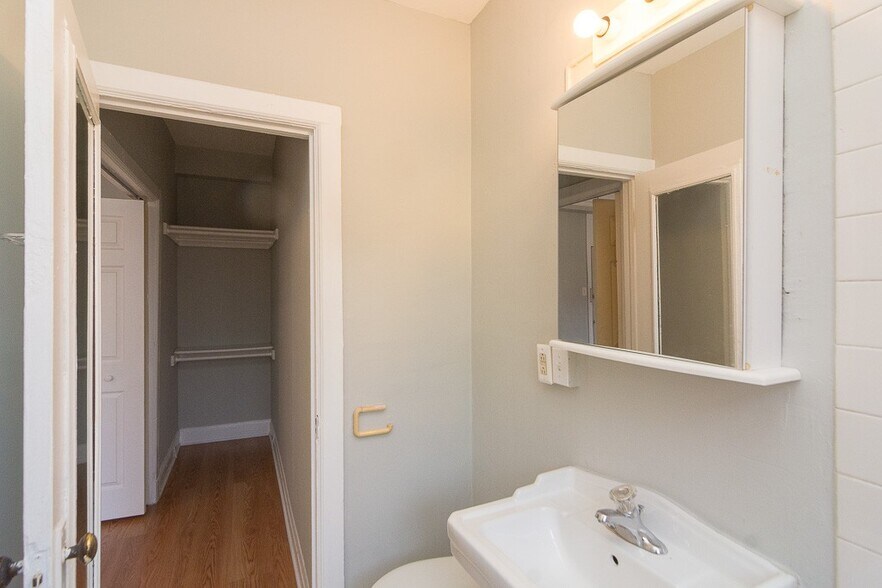 Building Photo - 3824 N Fremont