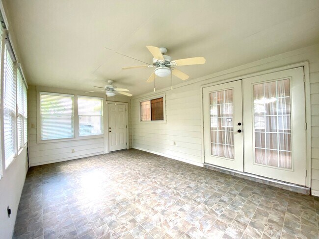 Building Photo - 10038 Silverbrook Pl
