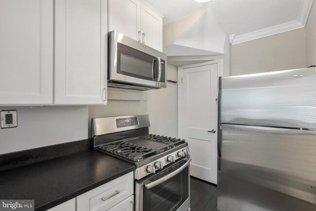 Building Photo - 3030 Manning St