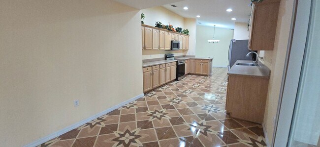 Building Photo - Move-In Ready 2BR/2BA Home with Solar & Bo...