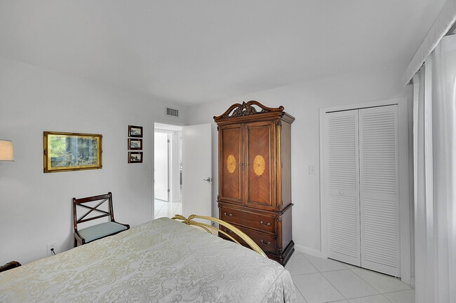 Building Photo - 1702 S Ocean Blvd