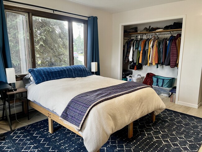 Building Photo - 2101 Solstice Cir