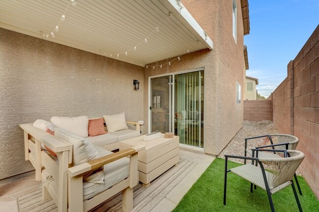 Building Photo - Beautiful Two Story Home Ready for Immediate Move-In