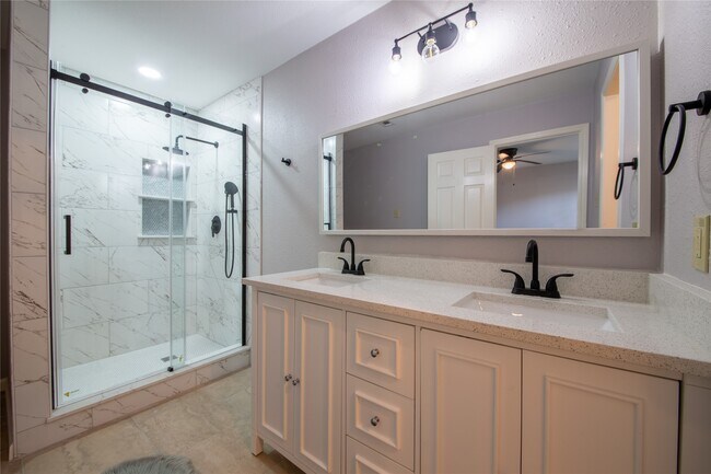 Building Photo - 1011 Twinbrooke Dr