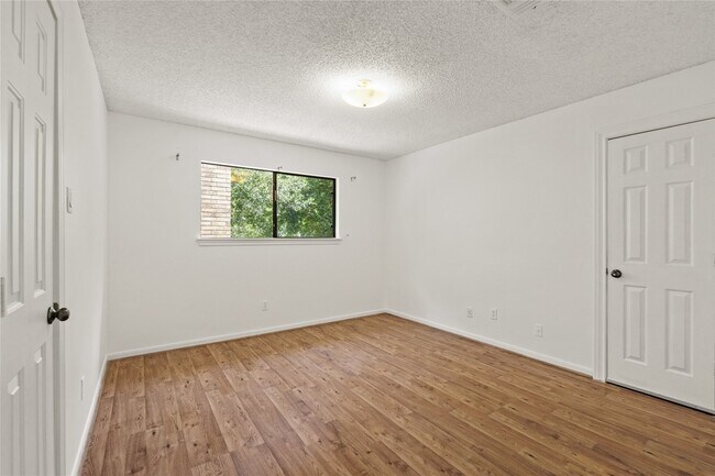 Building Photo - 1714 Plantation Dr