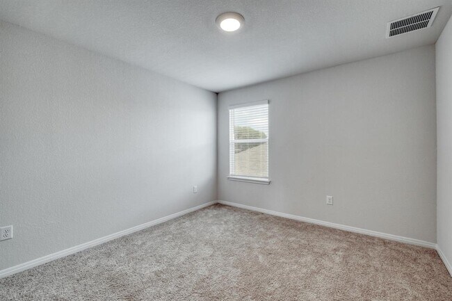 Building Photo - 113 Finley Rae Dr