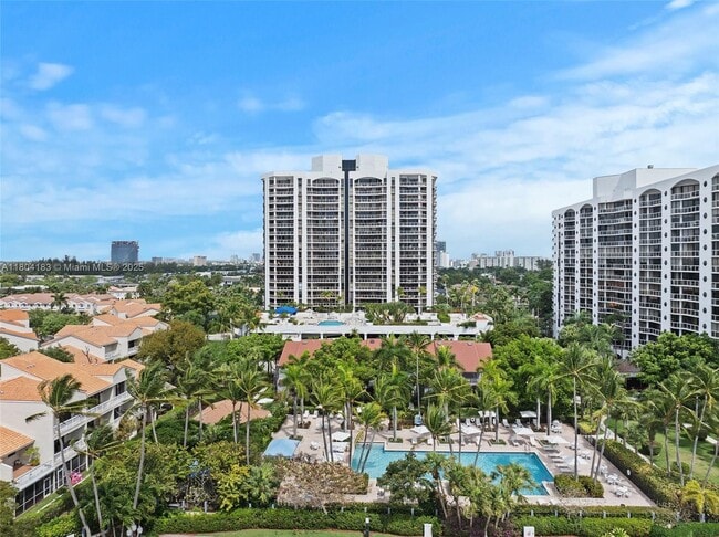 Building Photo - 3600 Yacht Club Dr