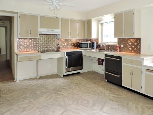 Building Photo - 37183 Vargo