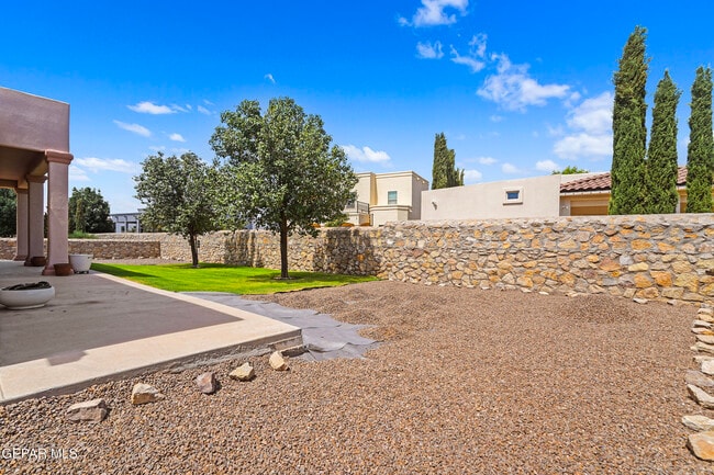 Building Photo - 5729 Valley Oak Dr