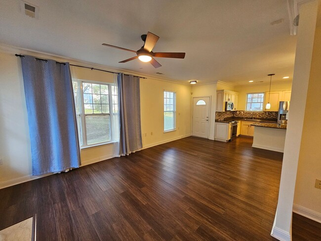 Building Photo - Updated Townhome in Ballantyne!!!!