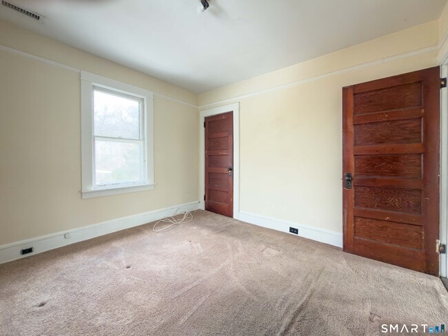 Building Photo - 72 Roosevelt Ave