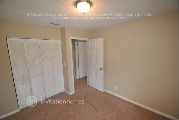 Building Photo - 10364 Sunstream Ln