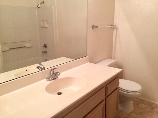 Building Photo - RB 2 Br 2 BathPetOK+washer+Dryer All Appl 2 Prkg spots>TEXT 858-774-1574