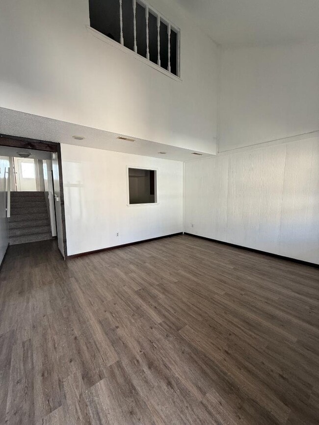 Primary Photo - 2305 Southridge Dr