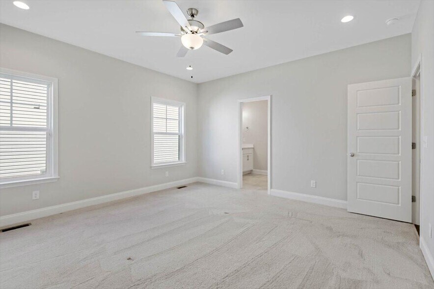Building Photo - 1826 Oakvale Dr